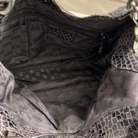 Michael Kors purse with matching wallet - Picture 3 of 4